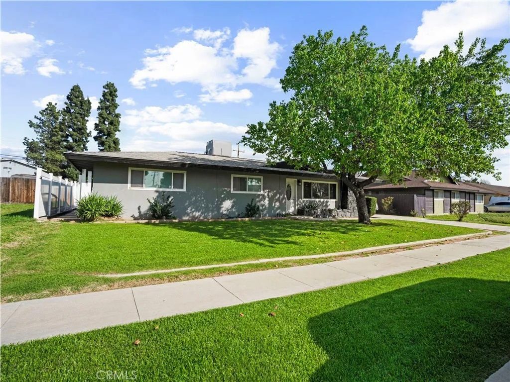 Photo of 1455 N Alice Ave, Rialto, CA 92376 (MLS # CV26088763)