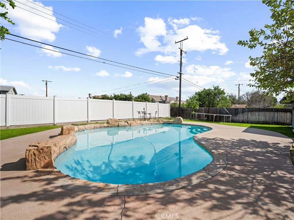 1455 N Alice