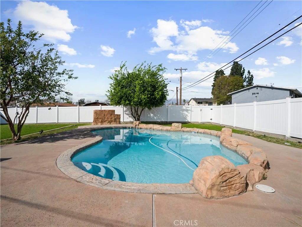 1455 N Alice