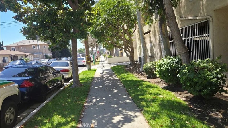 2309 E 17th 202