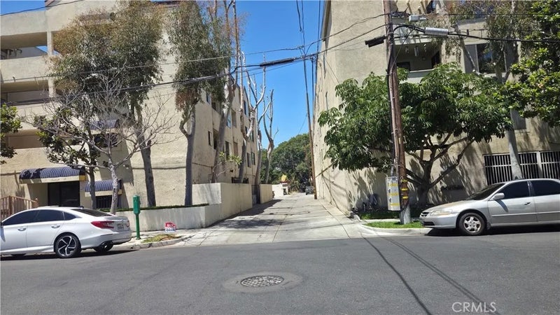 2309 E 17th 202