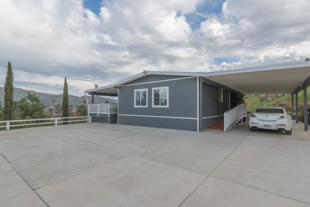 Photo of 26460 Dale St, Hemet, CA 92545 (MLS # SW26112913)