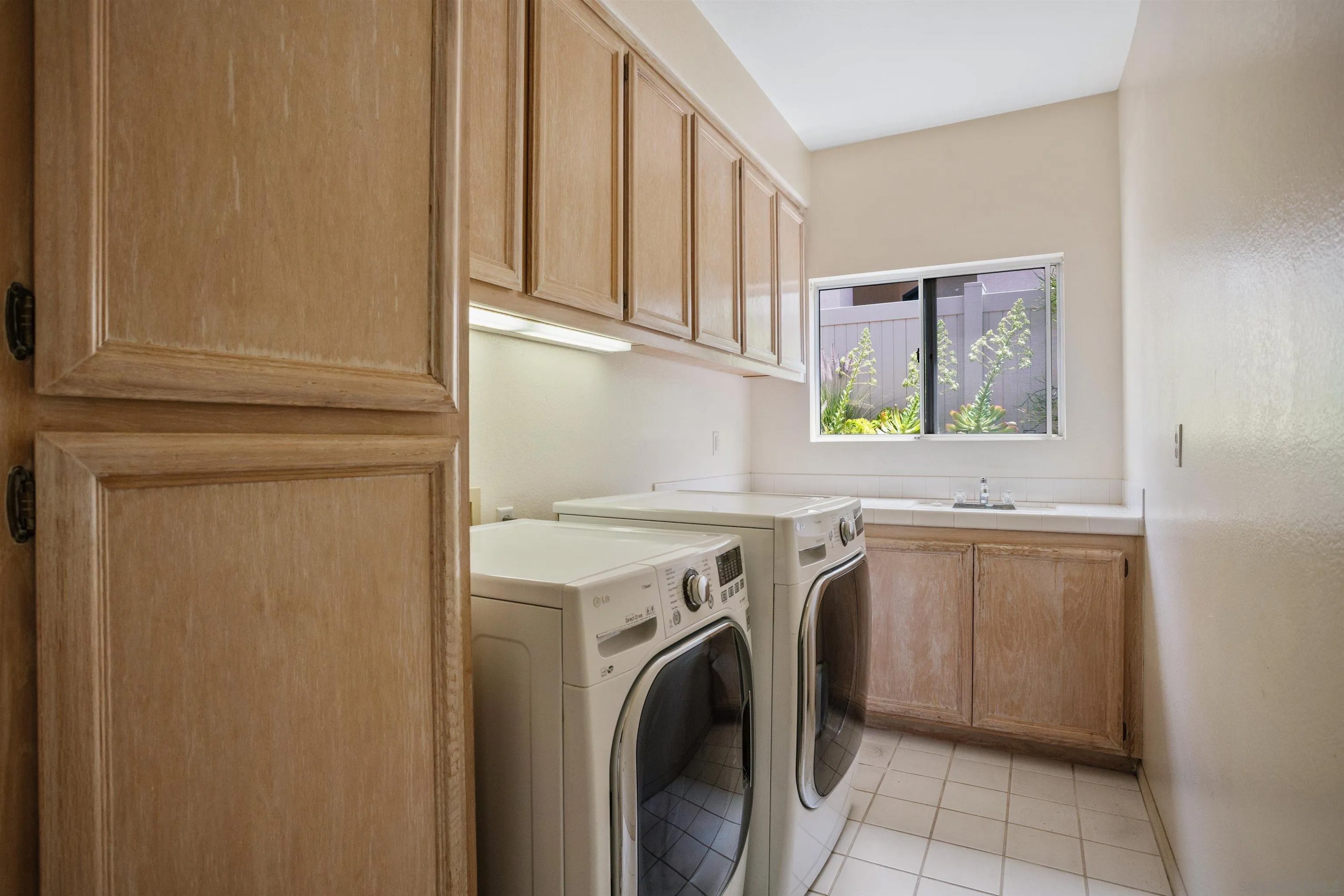 2133 View Crest Glen