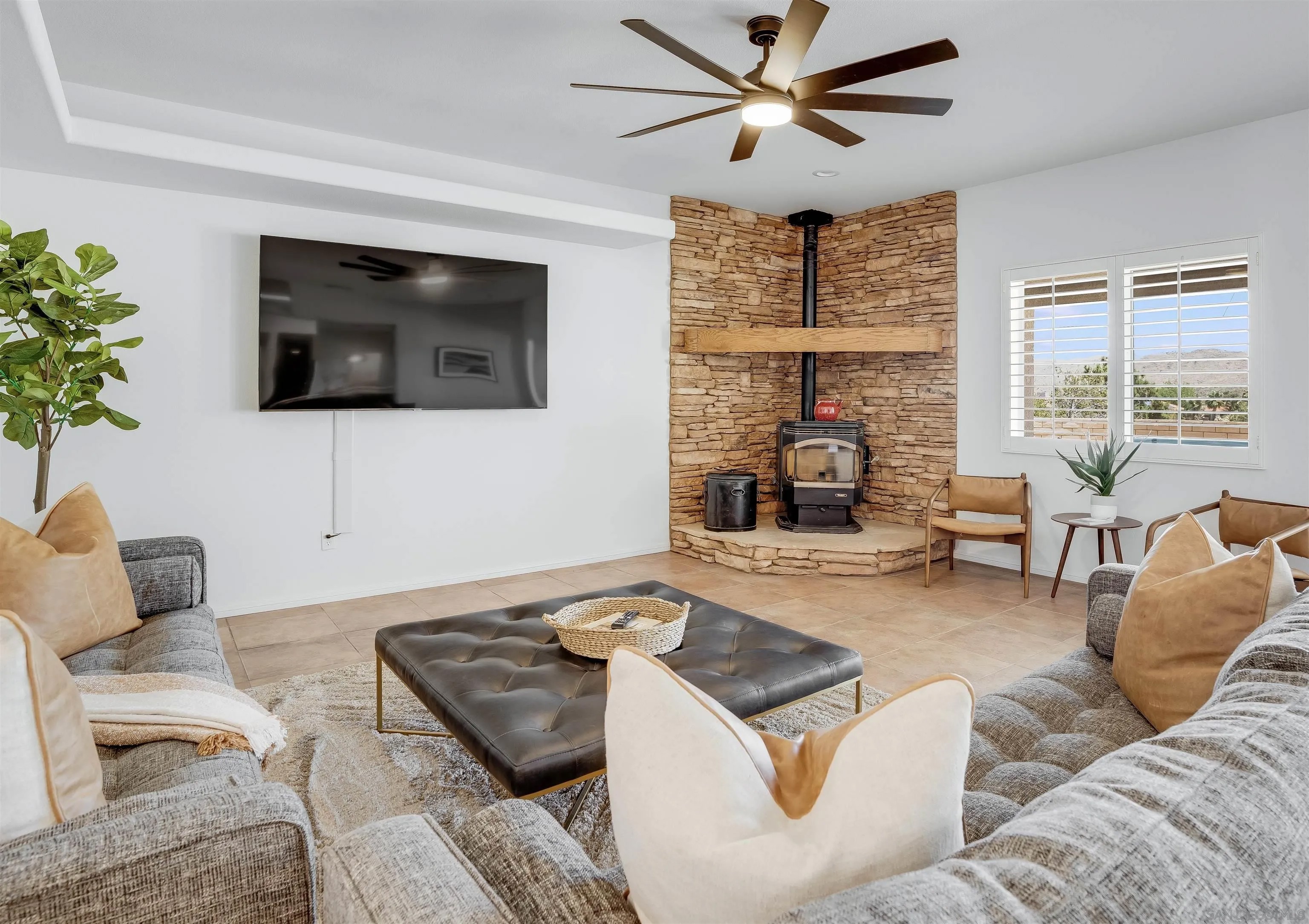 9255 Del Monte Avenue