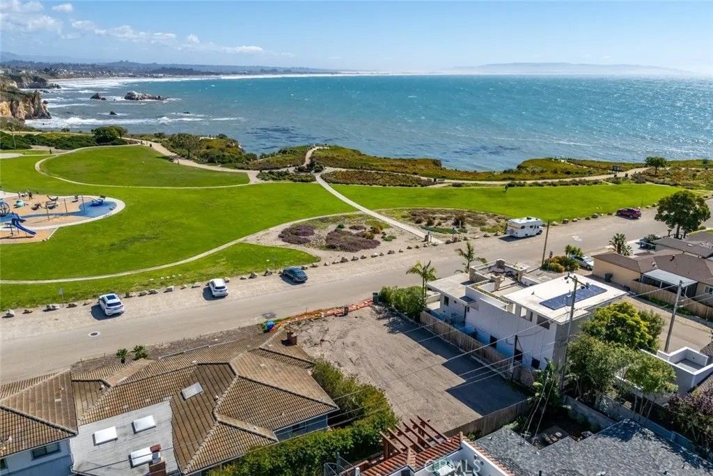 Photo of 178 Cliff Ave, Pismo Beach, CA 93449 (MLS # SC26102470)