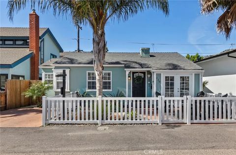 Photo of 220 Capistrano Ave, Pismo Beach, CA 93449 (MLS # PI26056818)