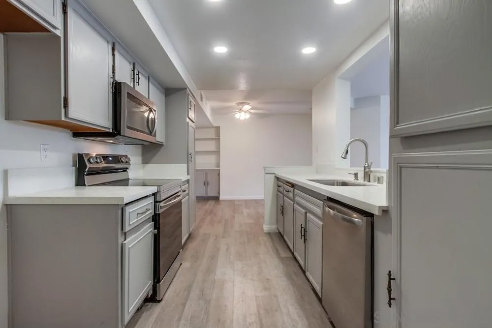 1030 E Washington Ave 120