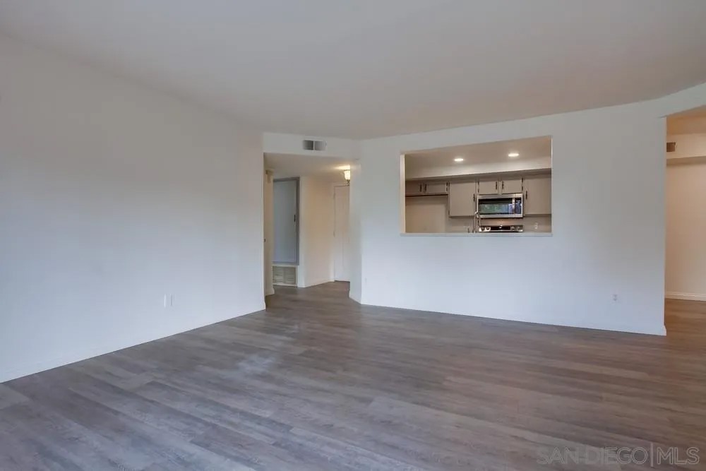 1030 E Washington Ave 120