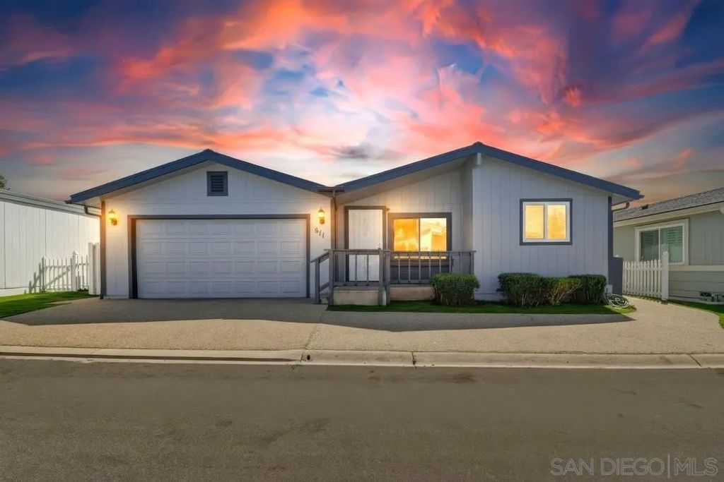 Photo of 611 Via Santa Paulo, Vista, CA 92081 (MLS # 260005910)