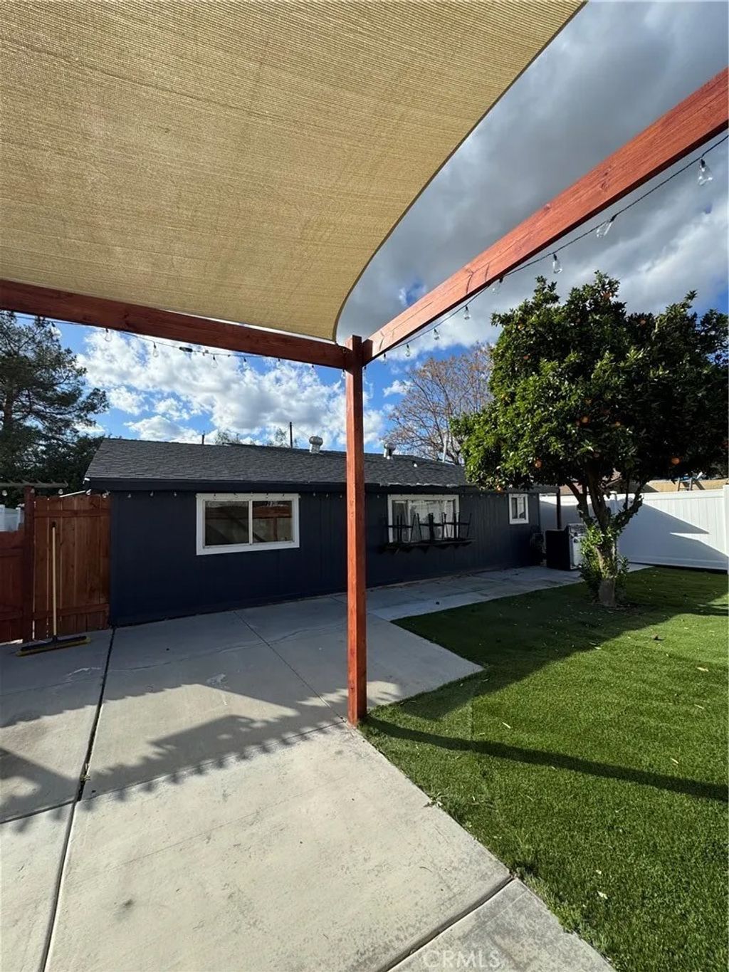 Photo of 365 S Vernon Ave, San Jacinto, CA 92583 (MLS # SW26034548)