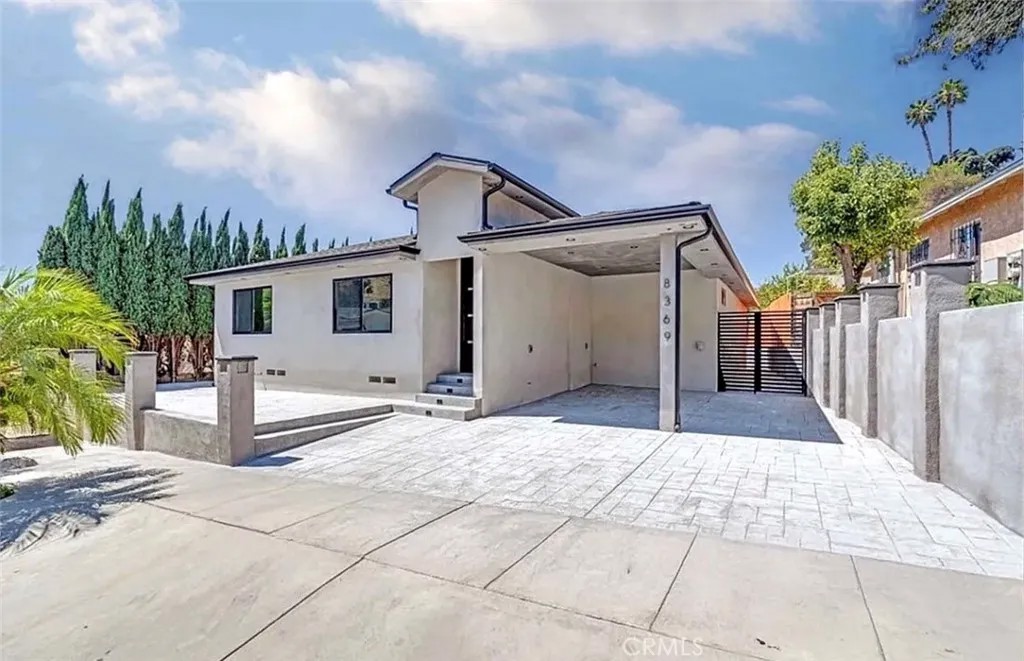 8369 Vine Valley