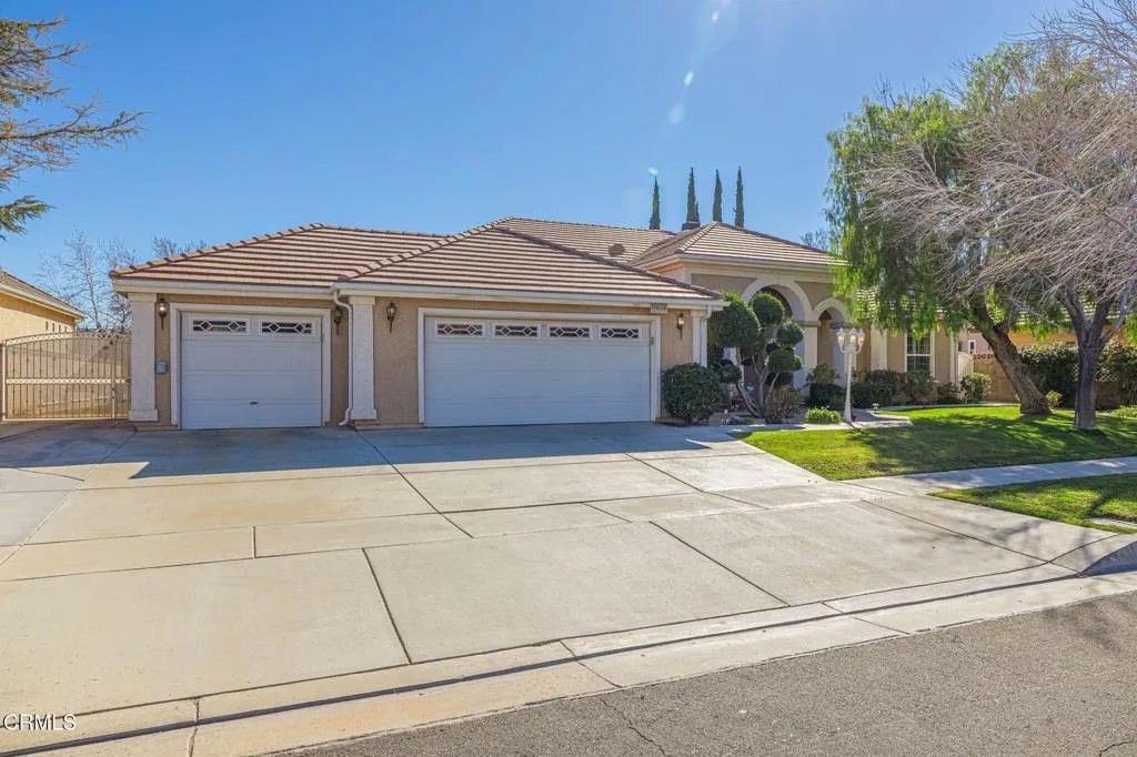 Photo of 39748 Golfers Drive, Palmdale, CA 93551 (MLS # V1-34215)