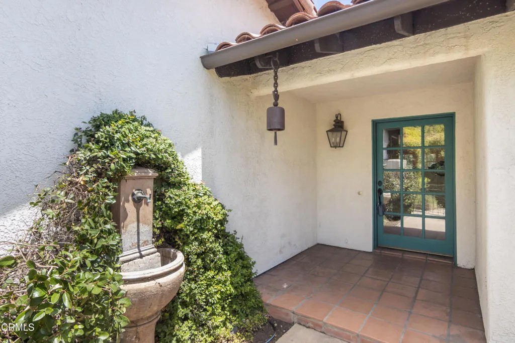 6 E Constance Avenue