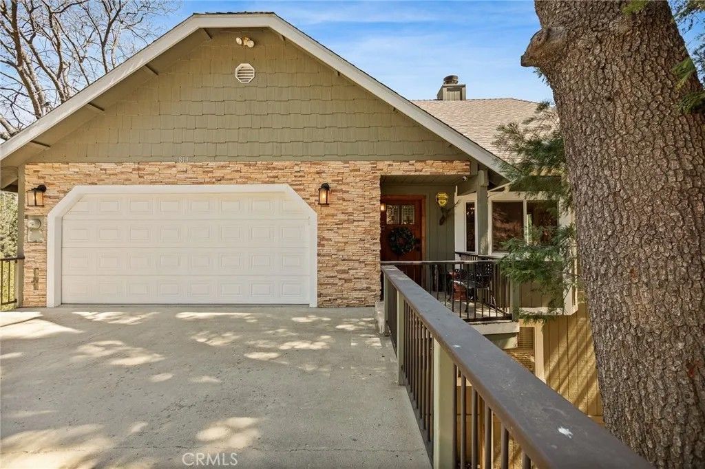 Photo of 813 Brentwood Dr, Lake Arrowhead, CA 92352 (MLS # IG26066940)