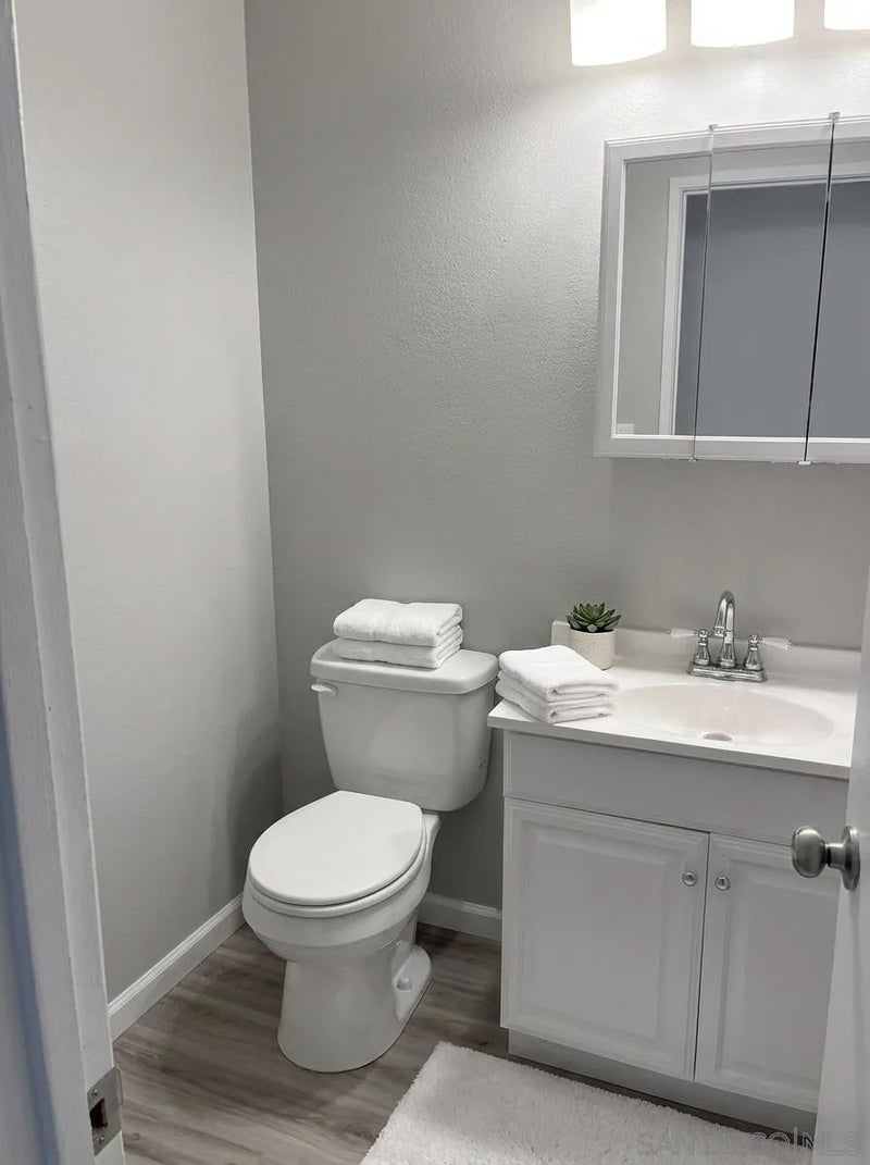 150 E Lakeshore 38