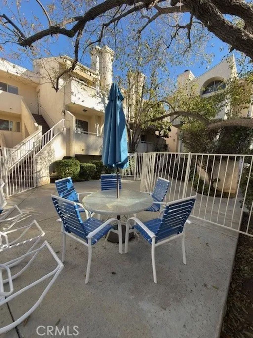 Photo of 19400 Wyandotte St #16, Reseda, CA 91335 (MLS # SR26047114)