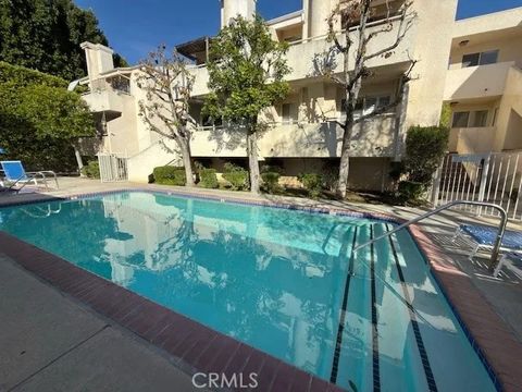 Photo of 19400 Wyandotte St #16, Reseda, CA 91335 (MLS # SR26047114)