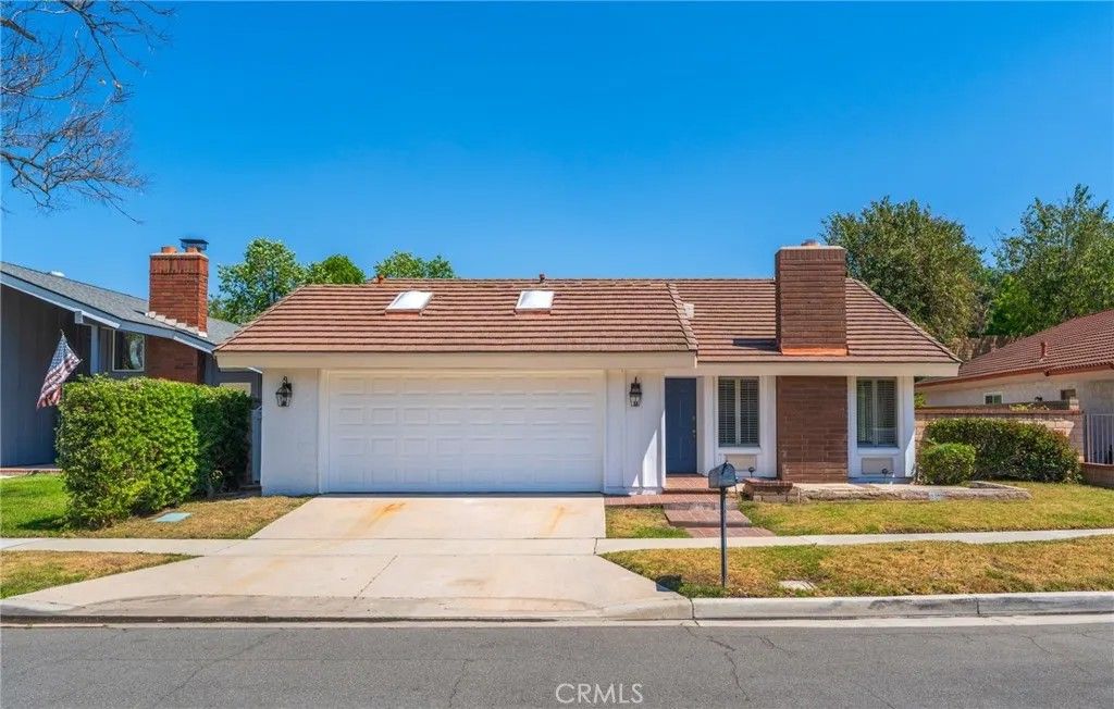 Photo of 112 N Avenida Palmera, Anaheim, CA 92807 (MLS # OC26075886)