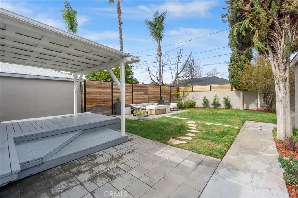 1127 Acacia