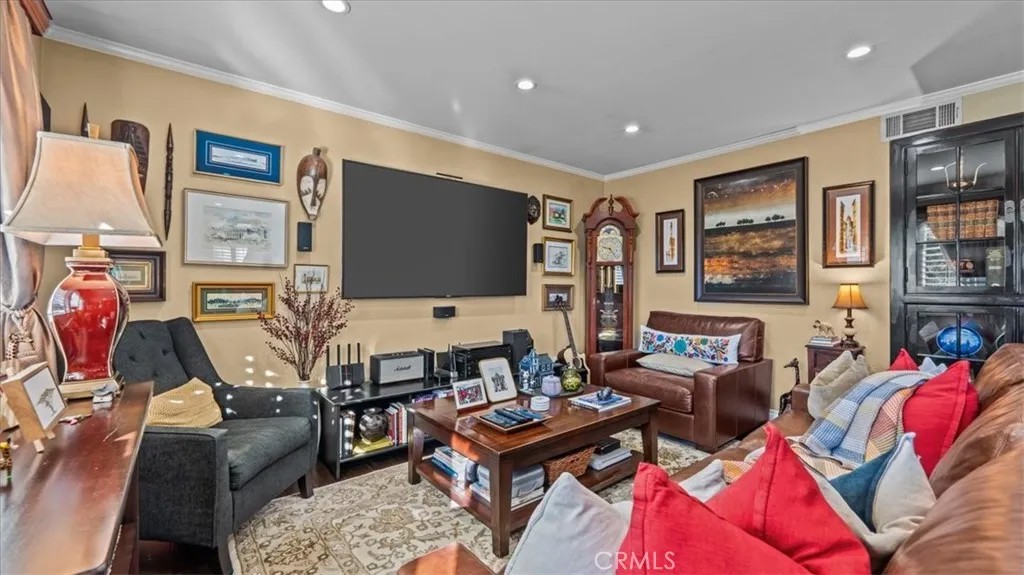 1149 W Calle De La Luna 1