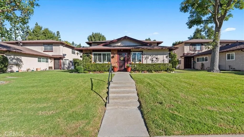 1149 W Calle De La Luna 1