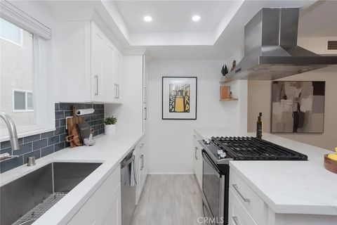 Photo of 1408 Stanford Ave, Redondo Beach, CA 90278 (MLS # SB26001821)