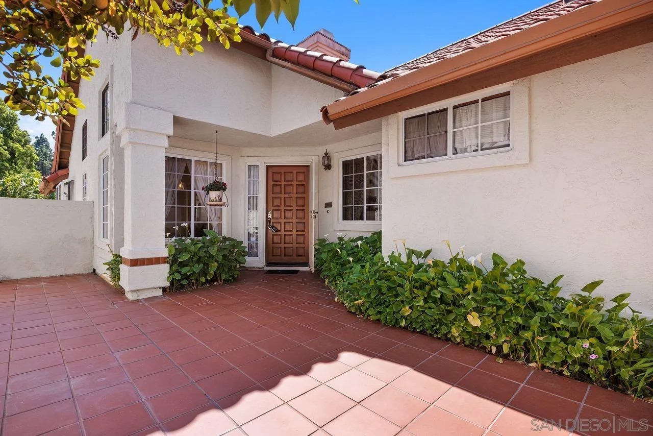 12047 Avenida Consentido