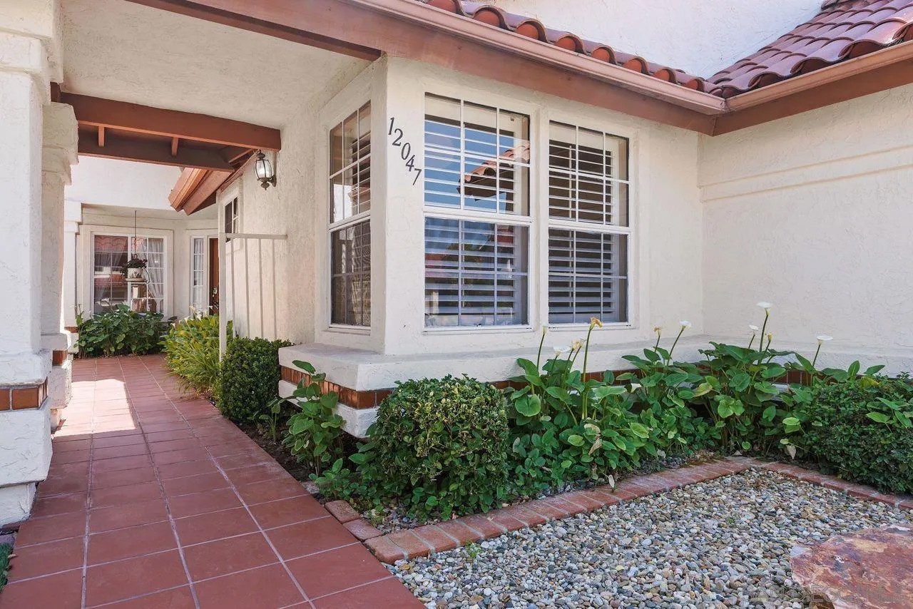 12047 Avenida Consentido