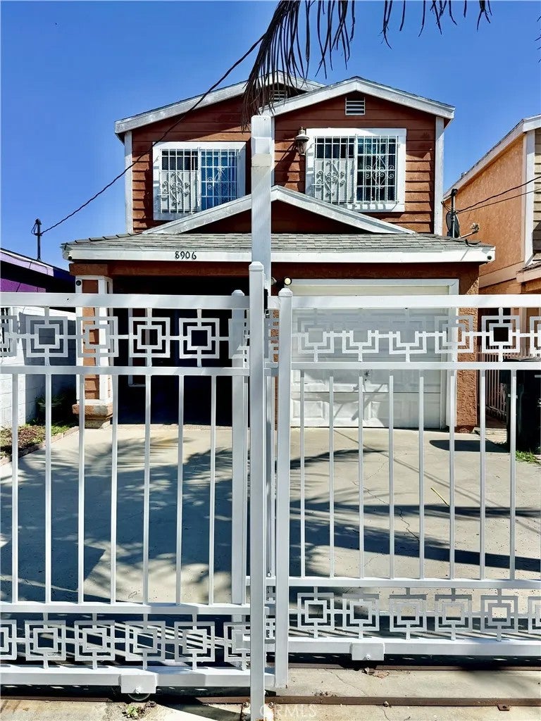 8906 Elm