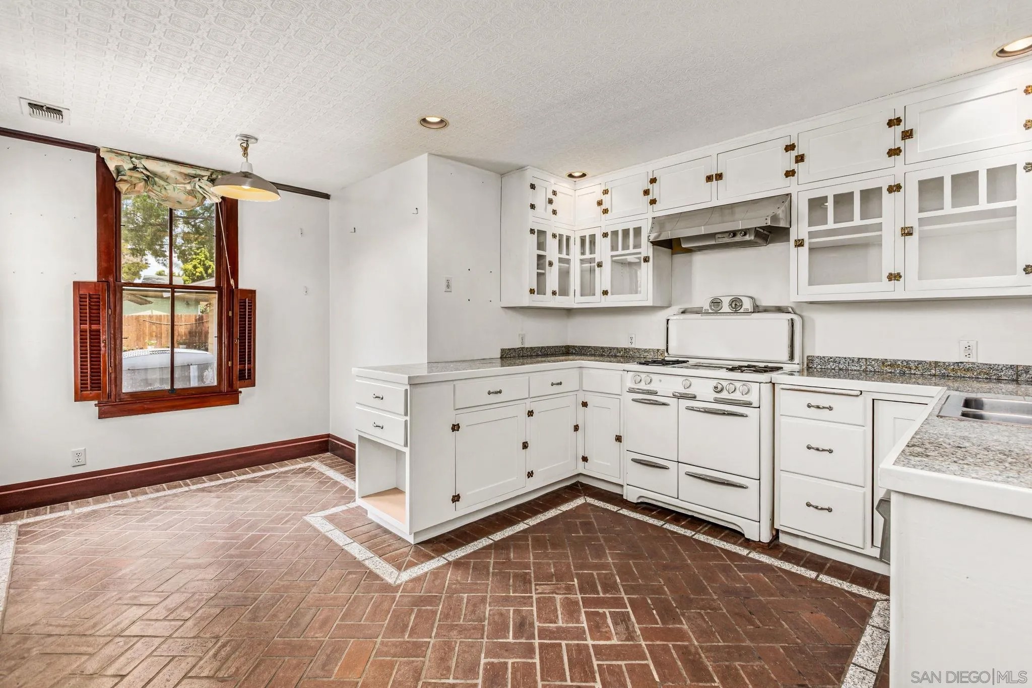 544 S Juniper Street