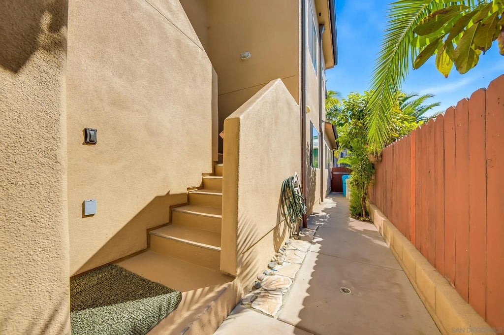 Photo of 372 Playa Del Norte St, La Jolla, CA 92037 (MLS # 260024838)