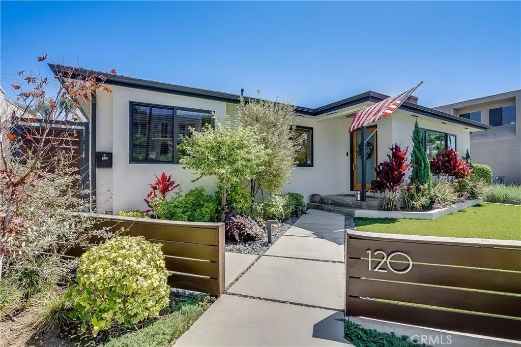 Photo of 122 Belmont Ave, Long Beach, CA 90803 (MLS # PW25281174)