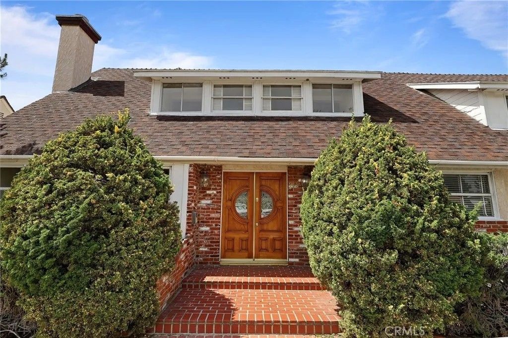 Photo of 9831 Quartz Ave, Chatsworth, CA 91311 (MLS # SR26073414)