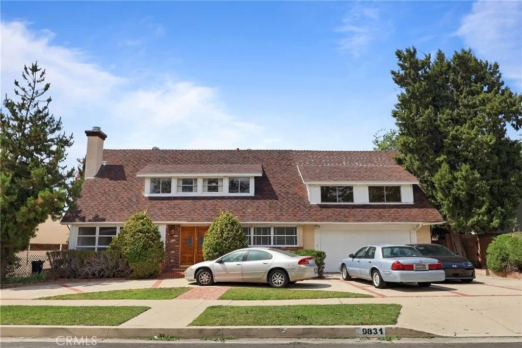 Photo of 9831 Quartz Ave, Chatsworth, CA 91311 (MLS # SR26073414)