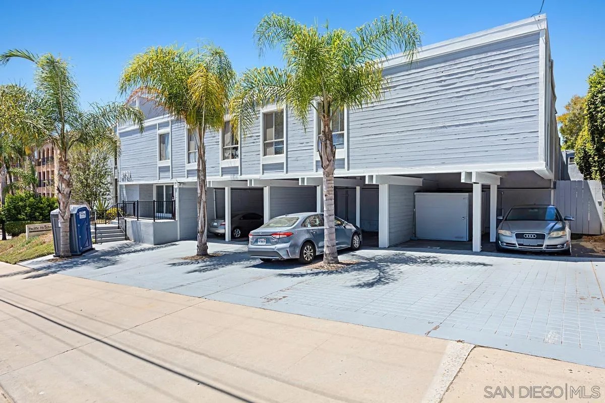 4750 Noyes St 110