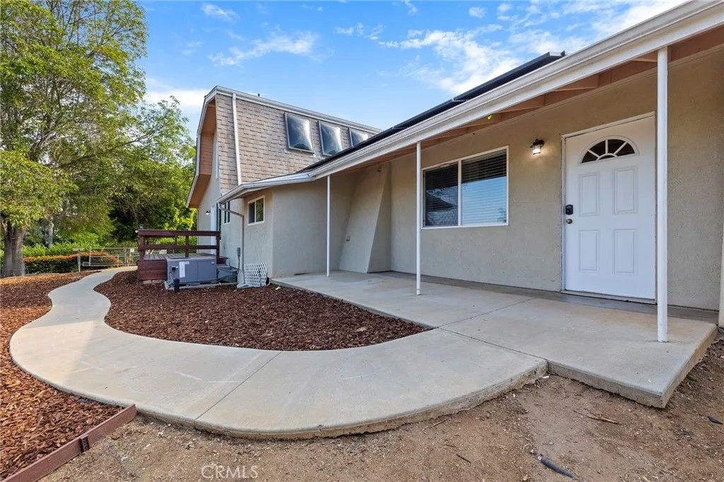 Photo of 410 Palomino Road, Fallbrook, CA 92028 (MLS # SW26000748)