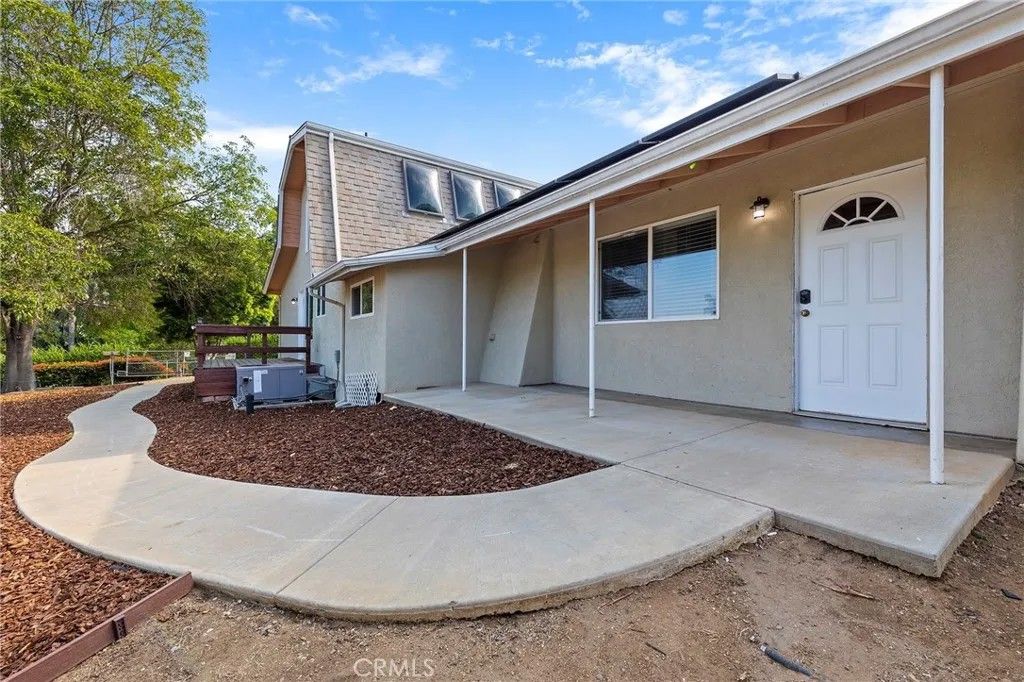 Photo of 410 Palomino Road, Fallbrook, CA 92028 (MLS # SW26000748)