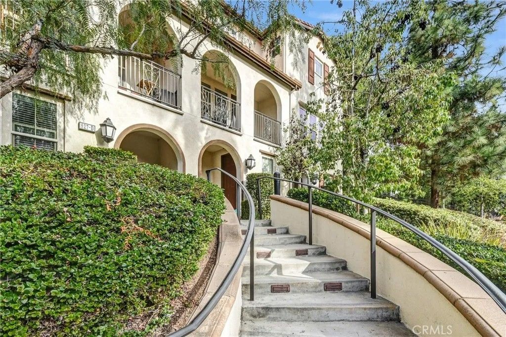 Photo of 827 E Promenade #E, Azusa, CA 91702 (MLS # WS25280247)