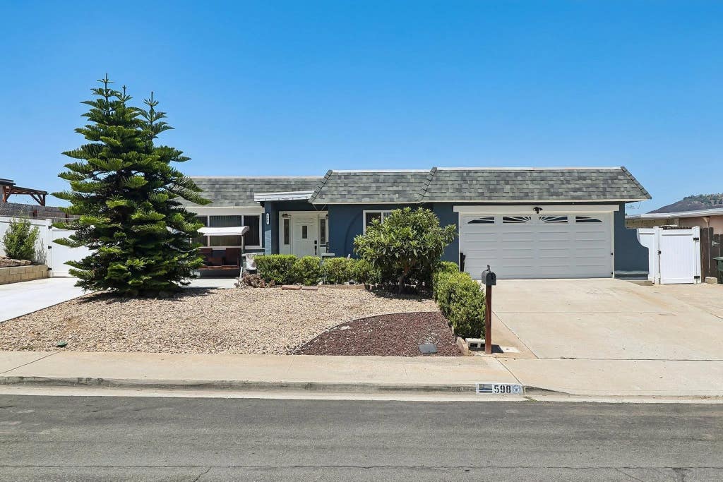 Photo of 598 Tam O Shanter Dr, San Marcos, CA 92069 (MLS # 260020870)