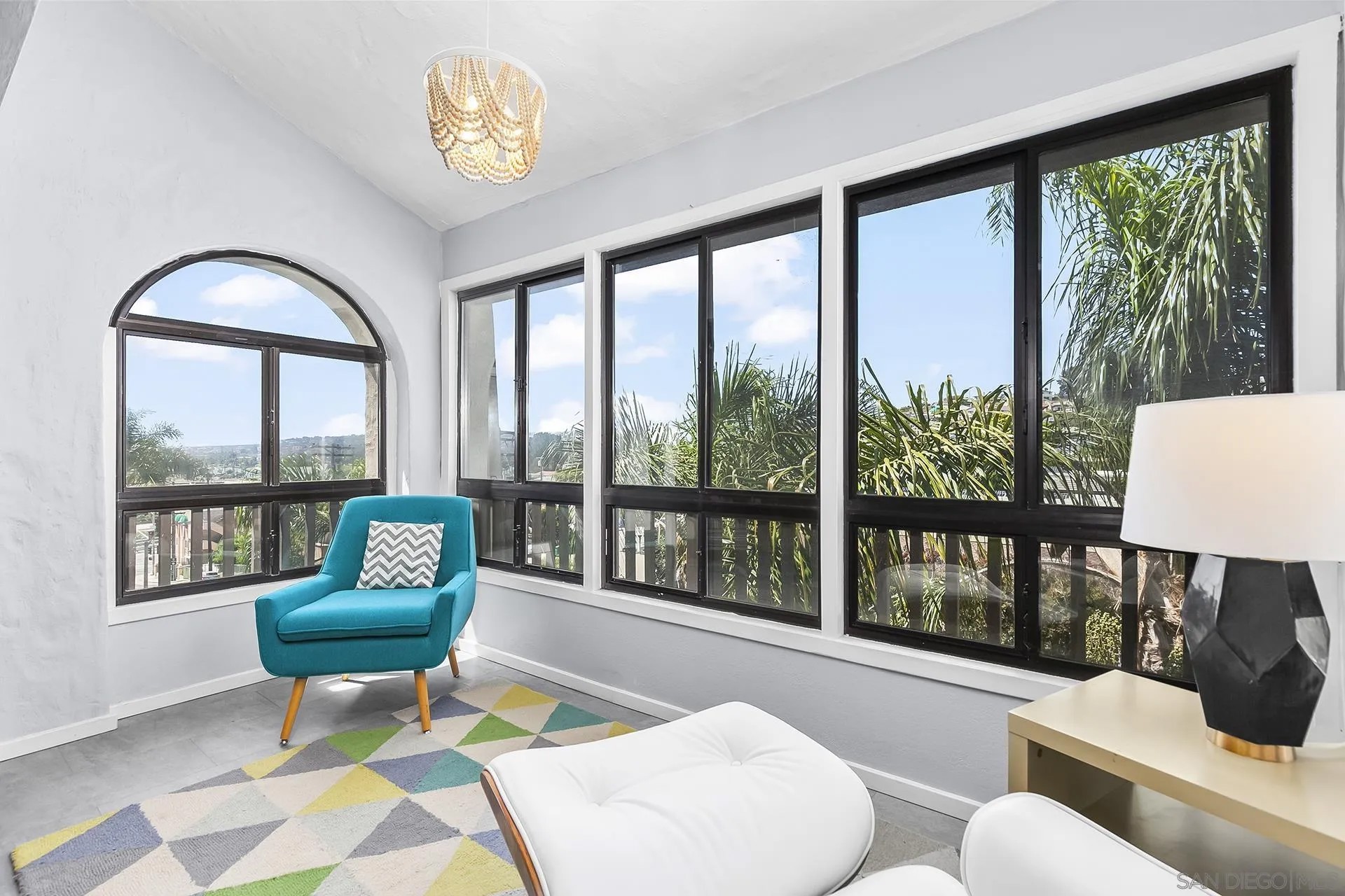 2510 Clairemont Dr 303