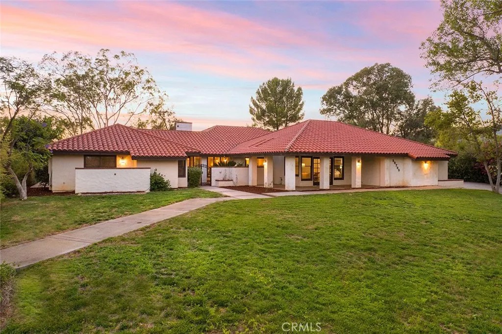 38785 Avenida Bonita