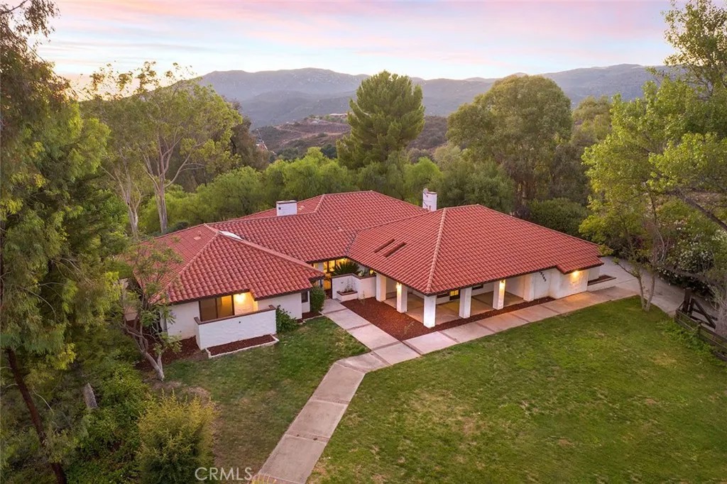 38785 Avenida Bonita