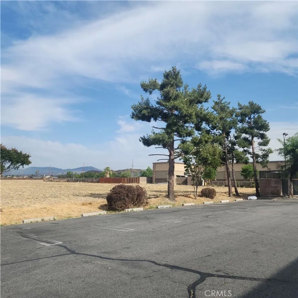 Photo of 0 E Commonweaith, San Jacinto, CA 92583 (MLS # OC25139429)