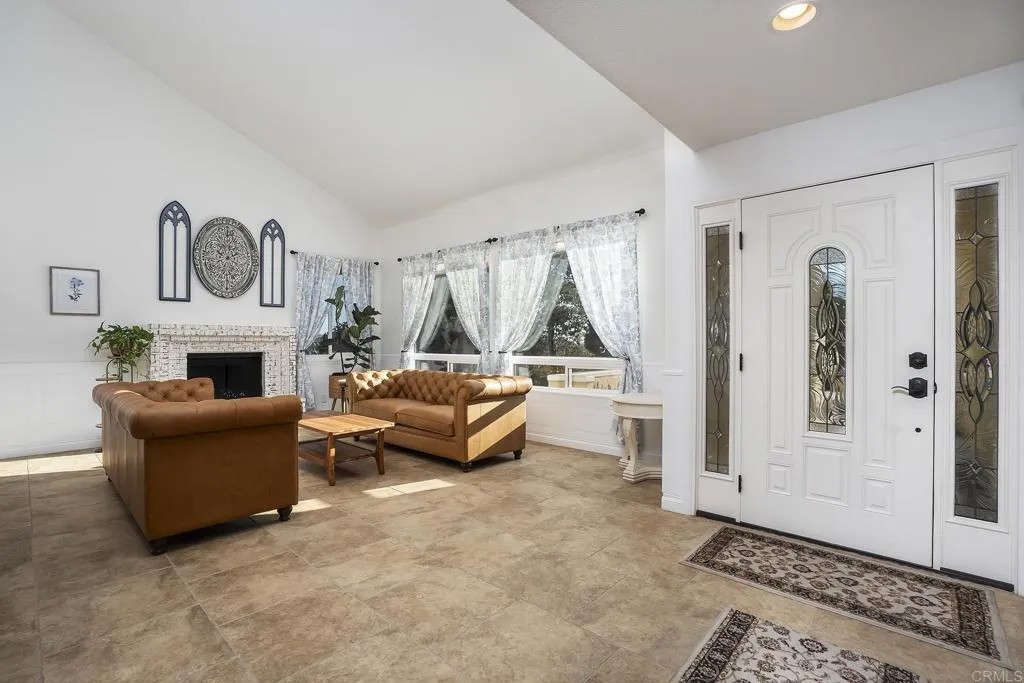 2738 VICTORIA CIR