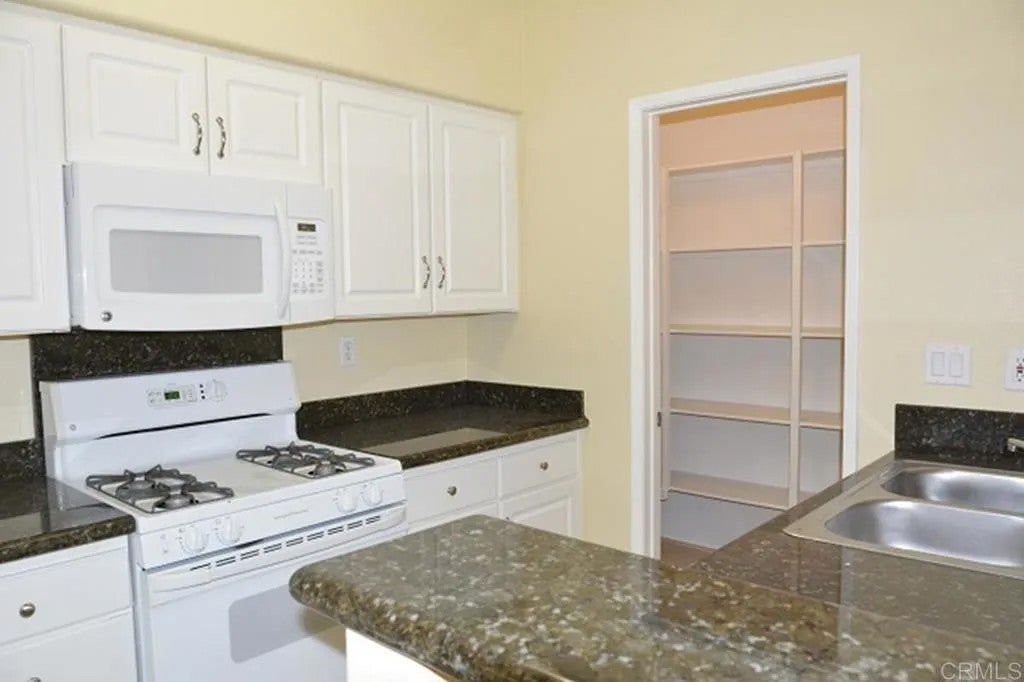 13364 Carmel Country Road C204