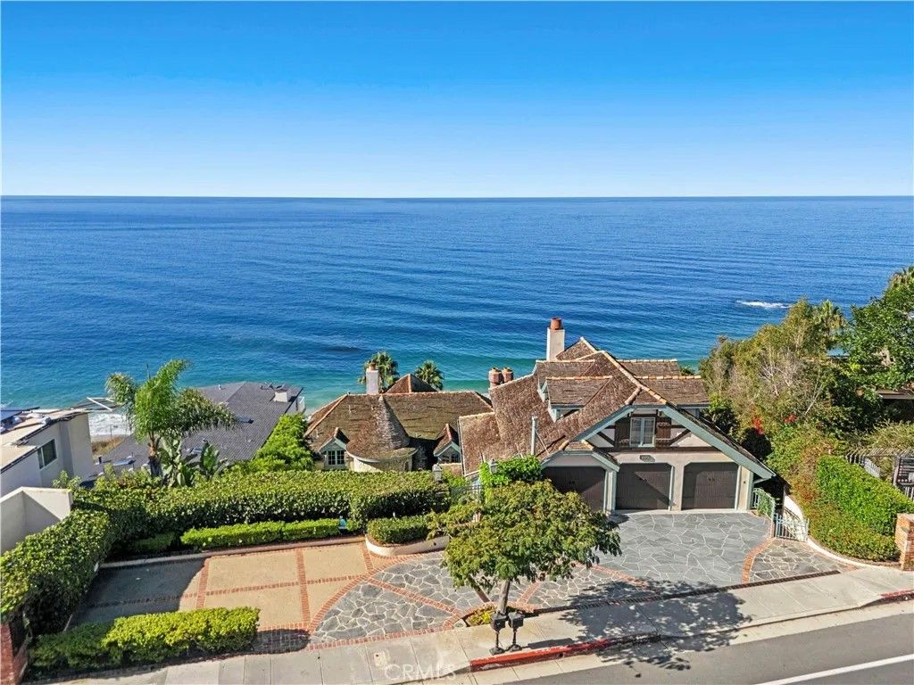 Photo of 31971 Coast Highway, Laguna Beach, CA 92651 (MLS # LG25278561)