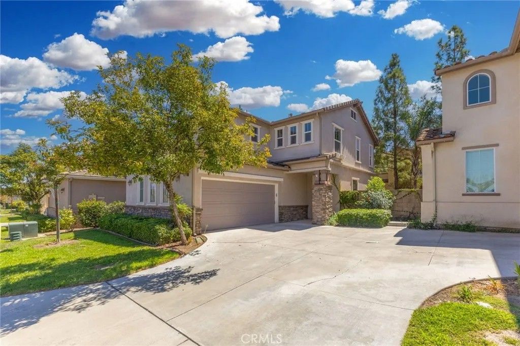 Photo of 28403 Ravenna St, Murrieta, CA 92563 (MLS # SW26057867)