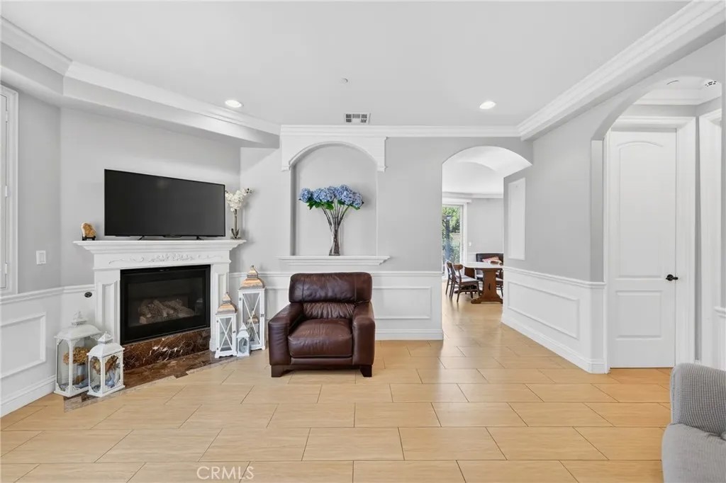 4437 Ellis Lane