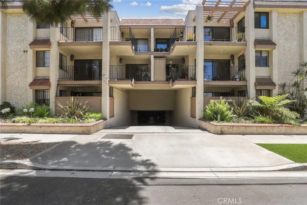 Photo of 2662 E 20th Street #307, Signal Hill, CA 90755 (MLS # SB26076602)