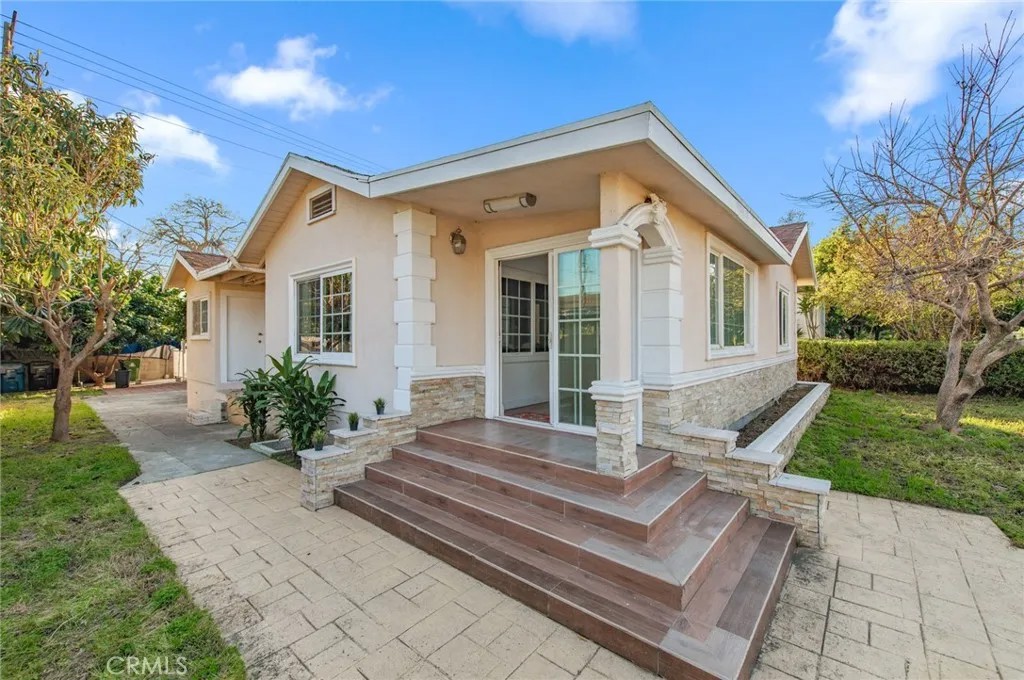 612 W Ramona Road
